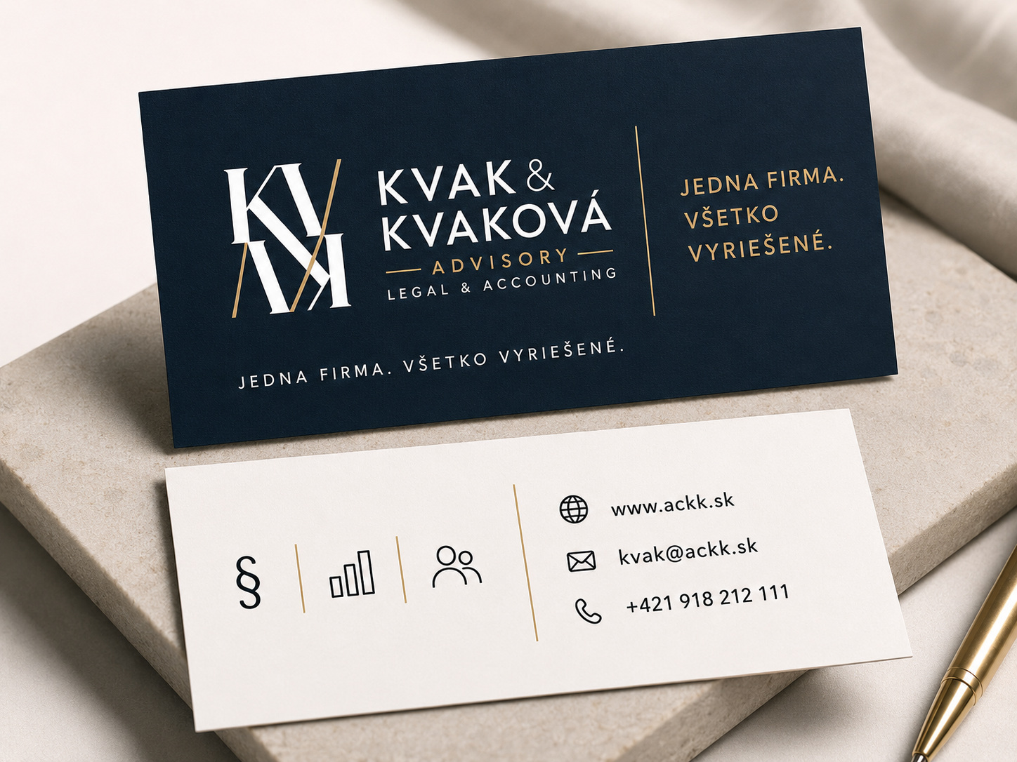 Luxusná vizitka Kvak & Kvaková Advisory s kontaktnými údajmi